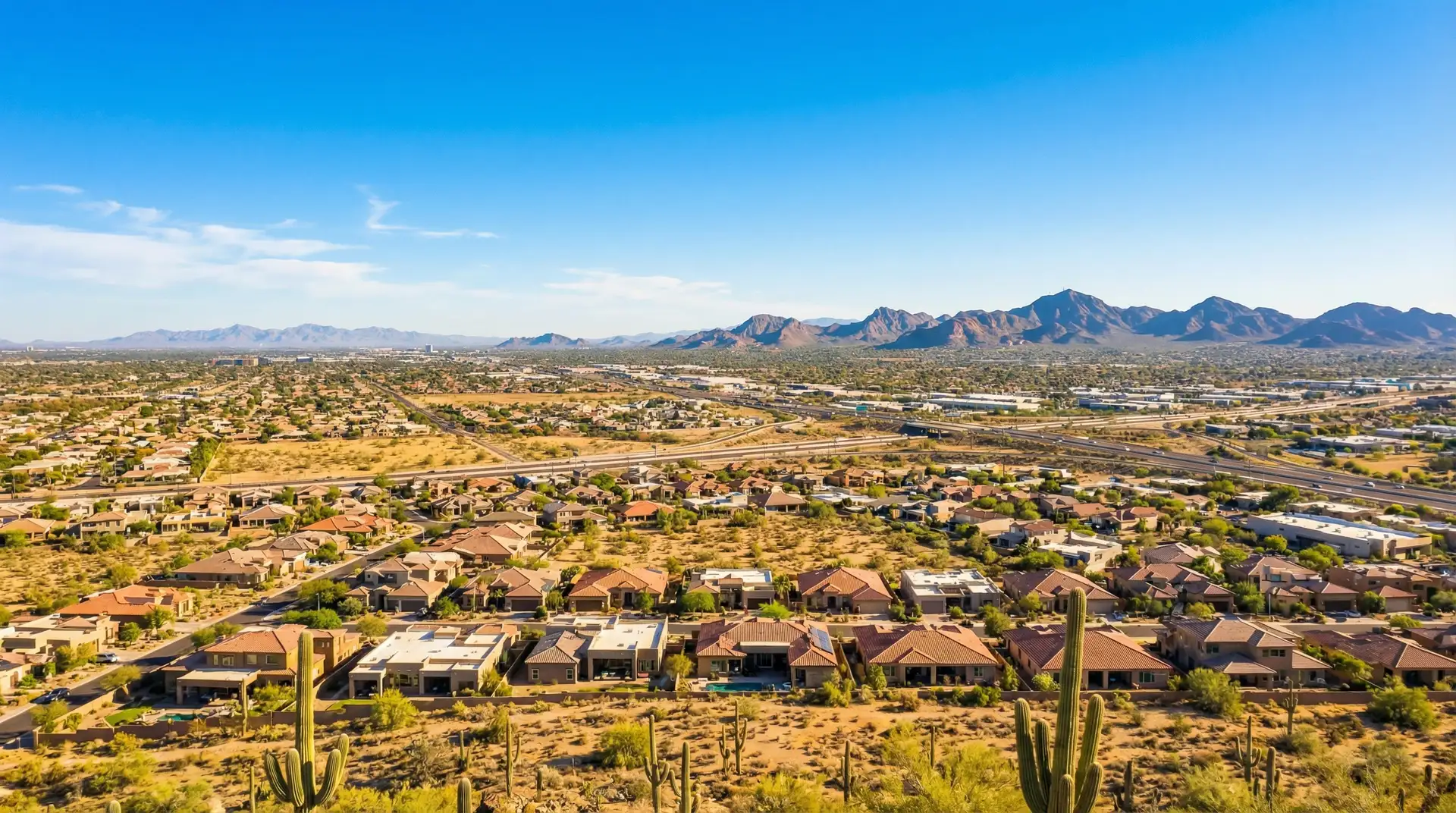 Photo of the phoenix area with mountains in the background